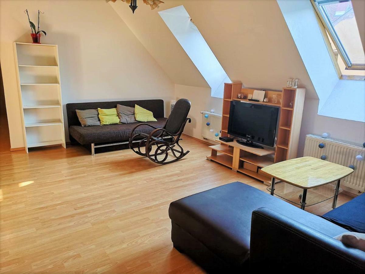 Centrum - A. Apartman Pecs Luaran gambar
