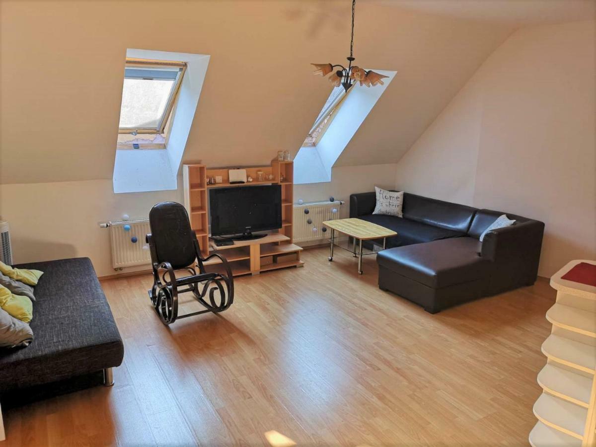 Centrum - A. Apartman Pecs Luaran gambar