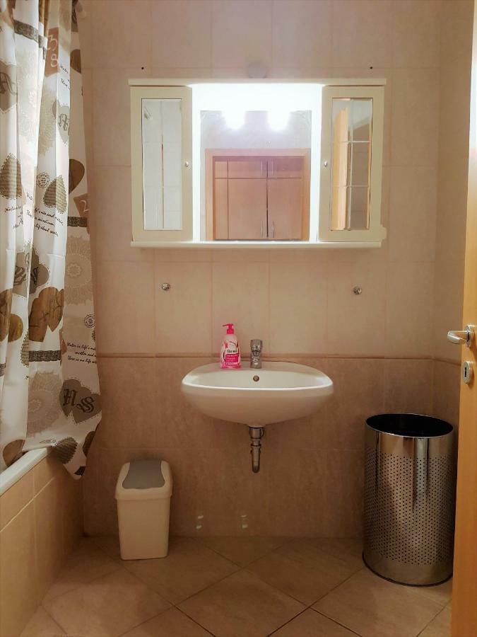 Centrum - A. Apartman Pecs Luaran gambar